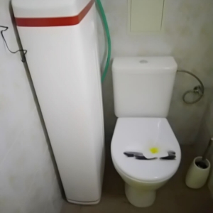 zmäkčovač wc , male rozmery
