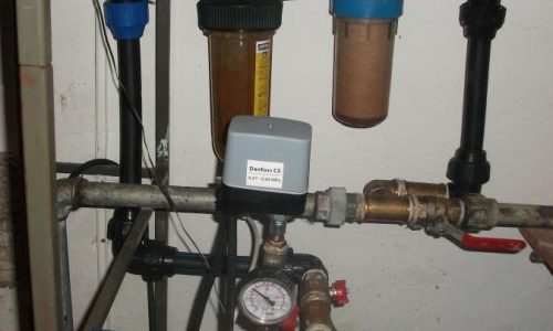 Inštalácia mechanických filtrov na prepojenie mestskej a studničnej vody