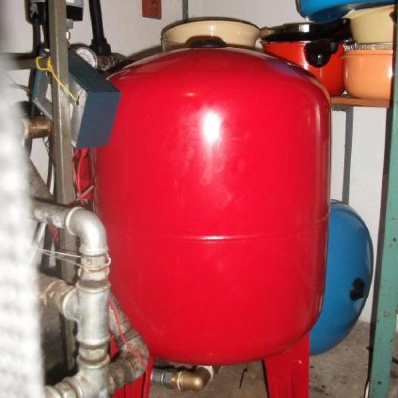 mechanický filter slúžiaci na správne prepojenie metskej a studničnej vody